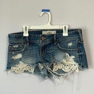 Hollister Lace Peekaboo Pocket Cut Off Jean Shorts
Size 5
